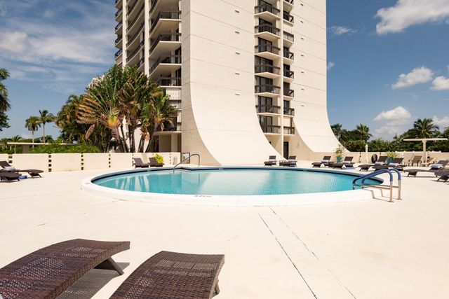2000 PRESIDENTIAL Way 603, West Palm Beach, FL 33401