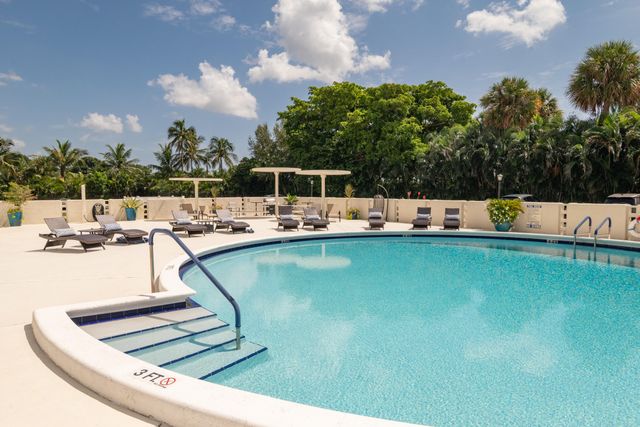 2000 PRESIDENTIAL Way 603, West Palm Beach, FL 33401