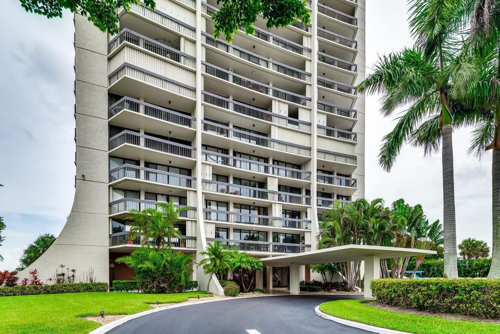 2000 PRESIDENTIAL Way 603, West Palm Beach, FL 33401
