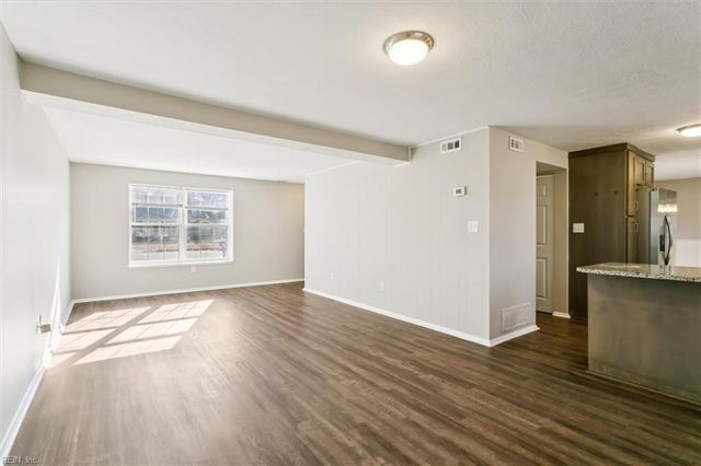 945 Chatsworth DR, Newport News, VA 23601