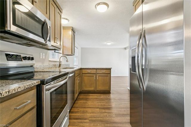 945 Chatsworth DR, Newport News, VA 23601