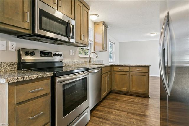 945 Chatsworth DR, Newport News, VA 23601