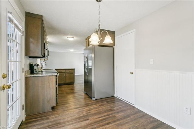 945 Chatsworth DR, Newport News, VA 23601