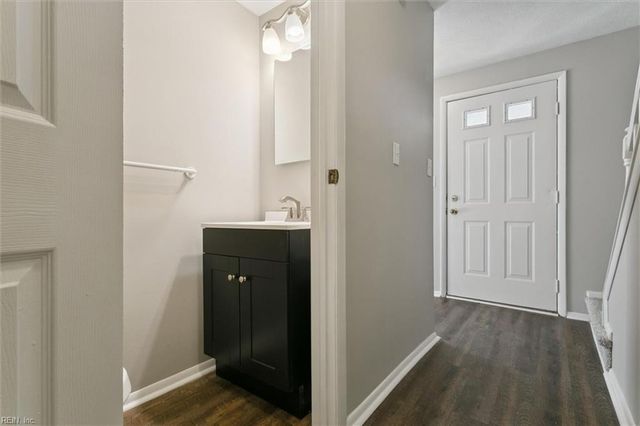 945 Chatsworth DR, Newport News, VA 23601