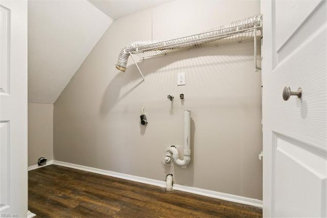 945 Chatsworth DR, Newport News, VA 23601