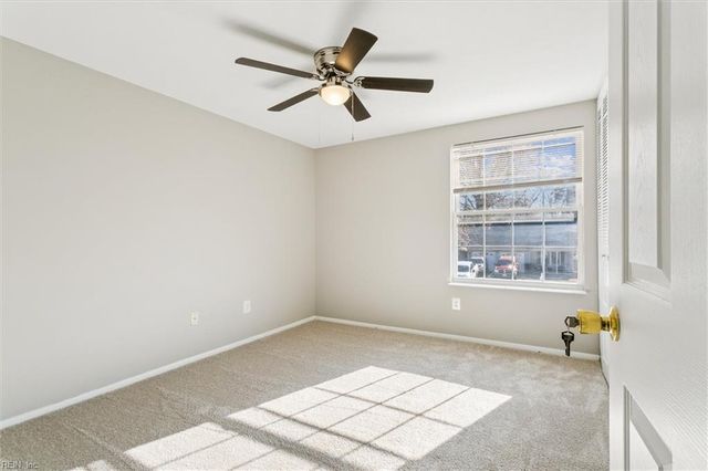 945 Chatsworth DR, Newport News, VA 23601