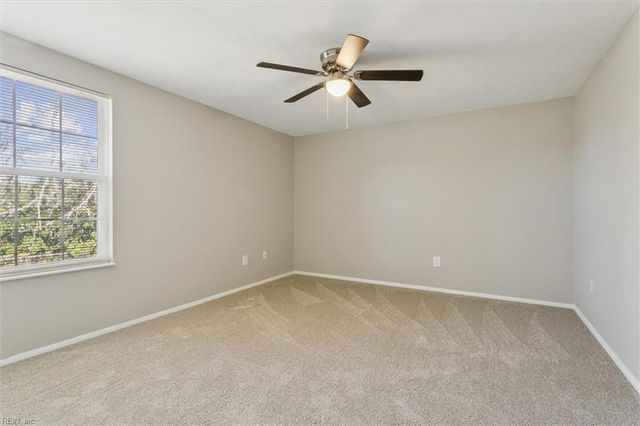 945 Chatsworth DR, Newport News, VA 23601