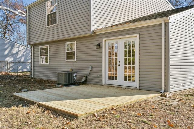 945 Chatsworth DR, Newport News, VA 23601