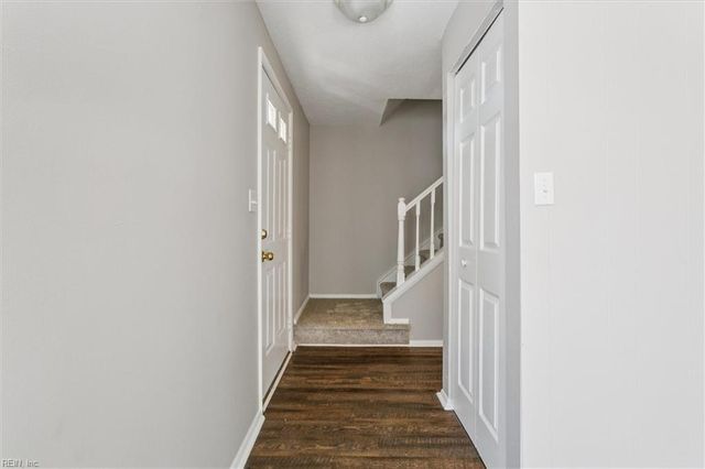 945 Chatsworth DR, Newport News, VA 23601