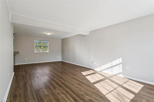 945 Chatsworth DR, Newport News, VA 23601