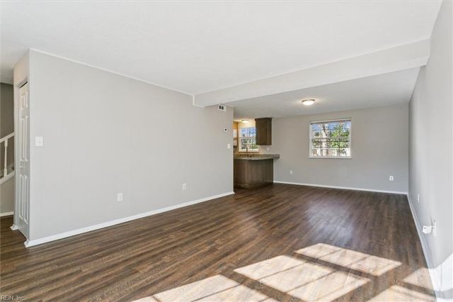 945 Chatsworth DR, Newport News, VA 23601