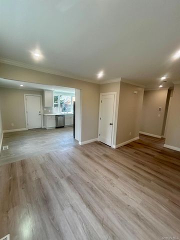 32 East Avenue 1, Glen Cove, NY 11542