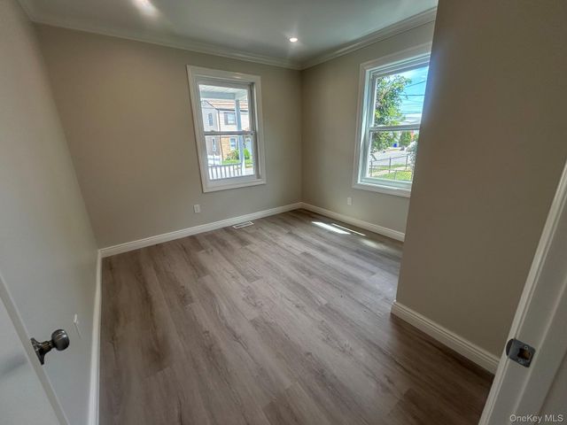 32 East Avenue 1, Glen Cove, NY 11542