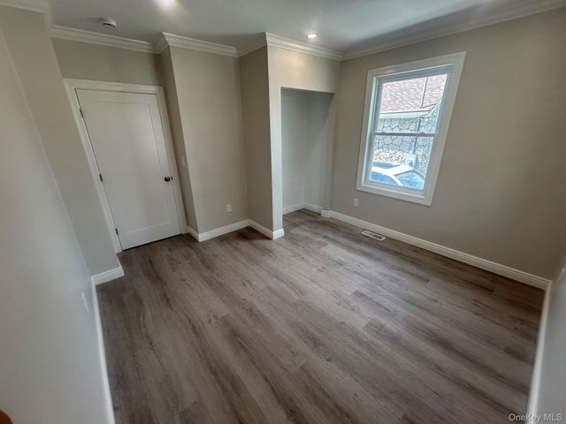 32 East Avenue 1, Glen Cove, NY 11542