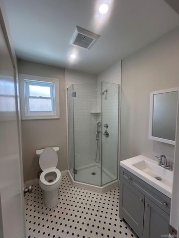 32 East Avenue 1, Glen Cove, NY 11542
