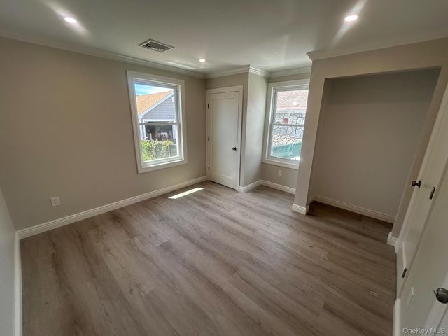 32 East Avenue 1, Glen Cove, NY 11542