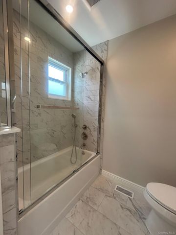 32 East Avenue 1, Glen Cove, NY 11542