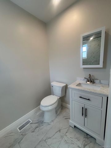 32 East Avenue 1, Glen Cove, NY 11542