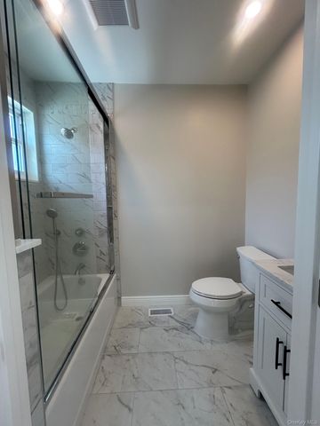 32 East Avenue 1, Glen Cove, NY 11542