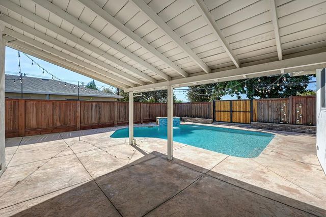 5263 Heritage Dr, Carmichael, CA 95608