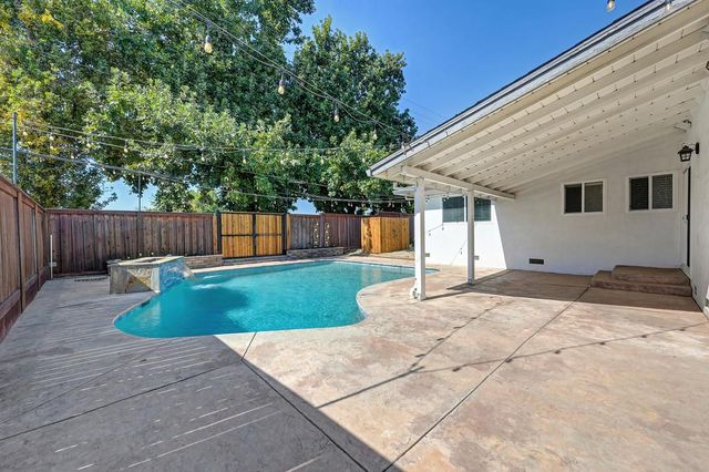 5263 Heritage Dr, Carmichael, CA 95608