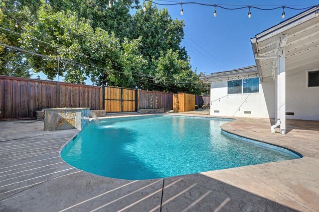 5263 Heritage Dr, Carmichael, CA 95608