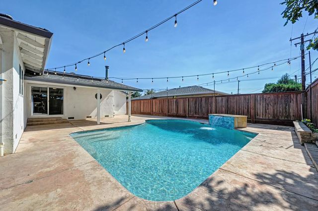 5263 Heritage Dr, Carmichael, CA 95608