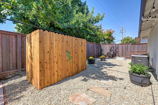 5263 Heritage Dr, Carmichael, CA 95608