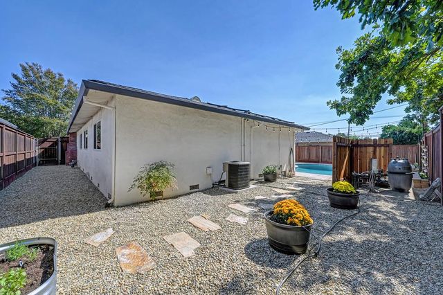 5263 Heritage Dr, Carmichael, CA 95608