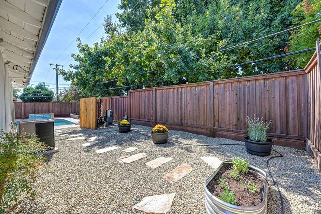 5263 Heritage Dr, Carmichael, CA 95608