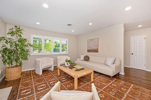5263 Heritage Dr, Carmichael, CA 95608