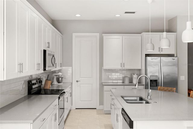 10661 ESSEX SQUARE BOULEVARD, Fort Myers, FL 33913