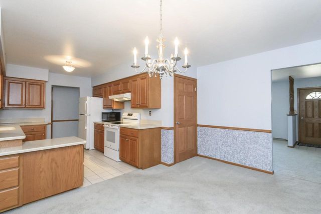 1330 Christopher COURT, Oconomowoc, WI 53066