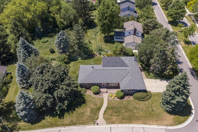 1330 Christopher COURT, Oconomowoc, WI 53066