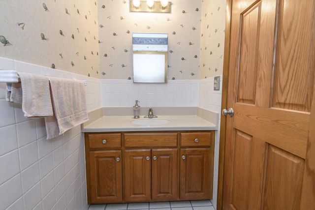1330 Christopher COURT, Oconomowoc, WI 53066