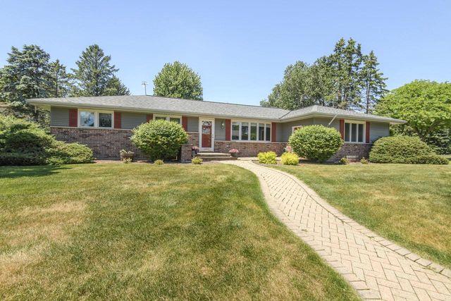 1330 Christopher COURT, Oconomowoc, WI 53066