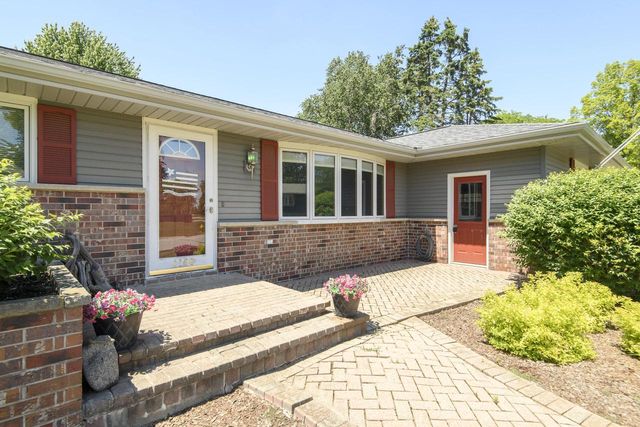 1330 Christopher COURT, Oconomowoc, WI 53066