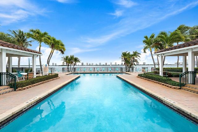 1015 Lake Shore Drive 102, Lake Park, FL 33403