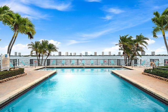 1015 Lake Shore Drive 102, Lake Park, FL 33403