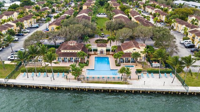 1015 Lake Shore Drive 102, Lake Park, FL 33403