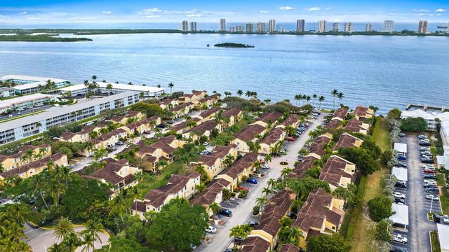 1015 Lake Shore Drive 102, Lake Park, FL 33403