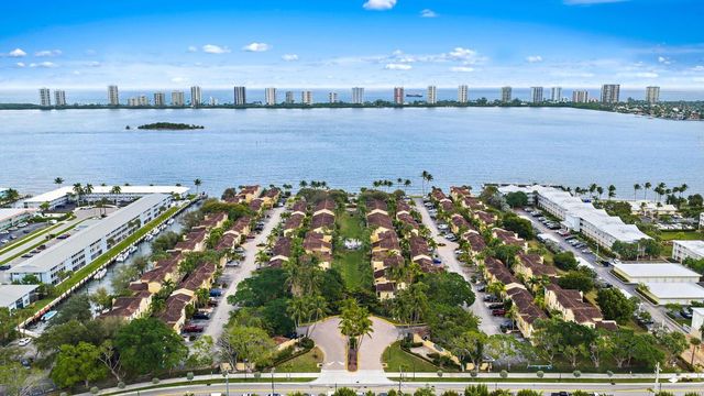 1015 Lake Shore Drive 102, Lake Park, FL 33403