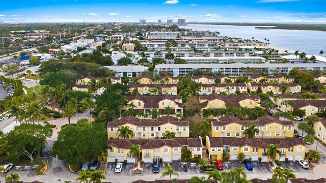 1015 Lake Shore Drive 102, Lake Park, FL 33403