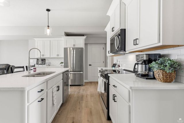 5625 Goheen Drive, Manhattan, KS 66503