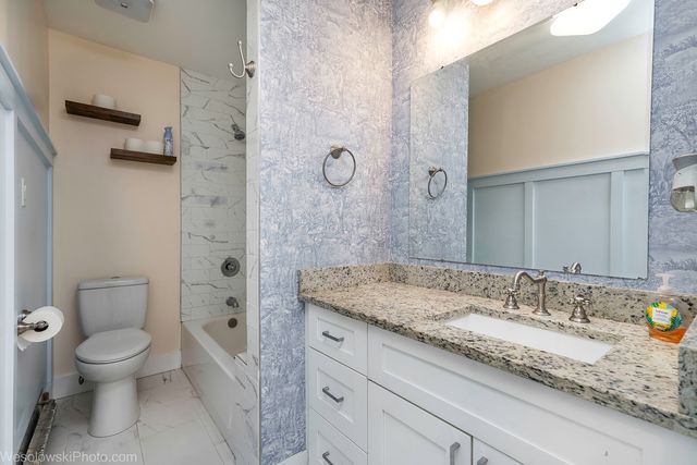 147 W Elk Trail 147, Carol Stream, IL 60188
