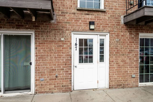 147 W Elk Trail 147, Carol Stream, IL 60188