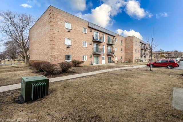 147 W Elk Trail 147, Carol Stream, IL 60188