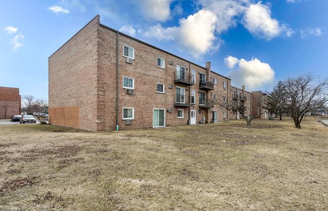 147 W Elk Trail 147, Carol Stream, IL 60188