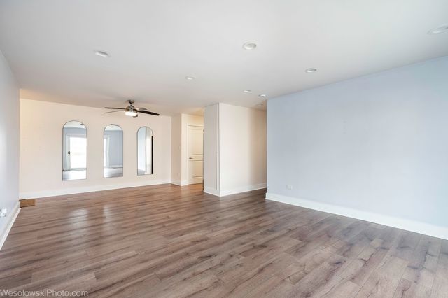 147 W Elk Trail 147, Carol Stream, IL 60188