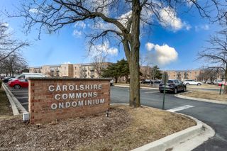 147 W Elk Trail 147, Carol Stream, IL 60188